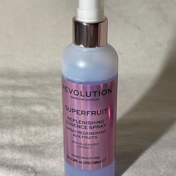 Revolution 18‑Piece Makeup & Skincare Bundle – Palettes, Highlighters, Lipsticks - Picture 10 of 14